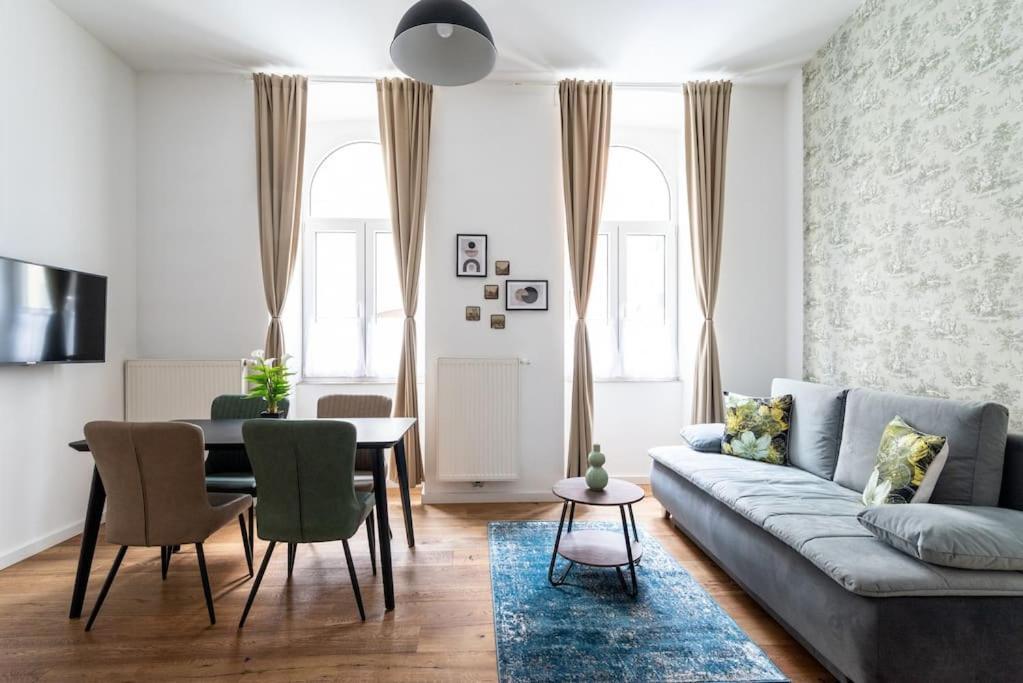 Sleek 1Br Flat Near Center By Hm Apartment Viena Exterior foto
