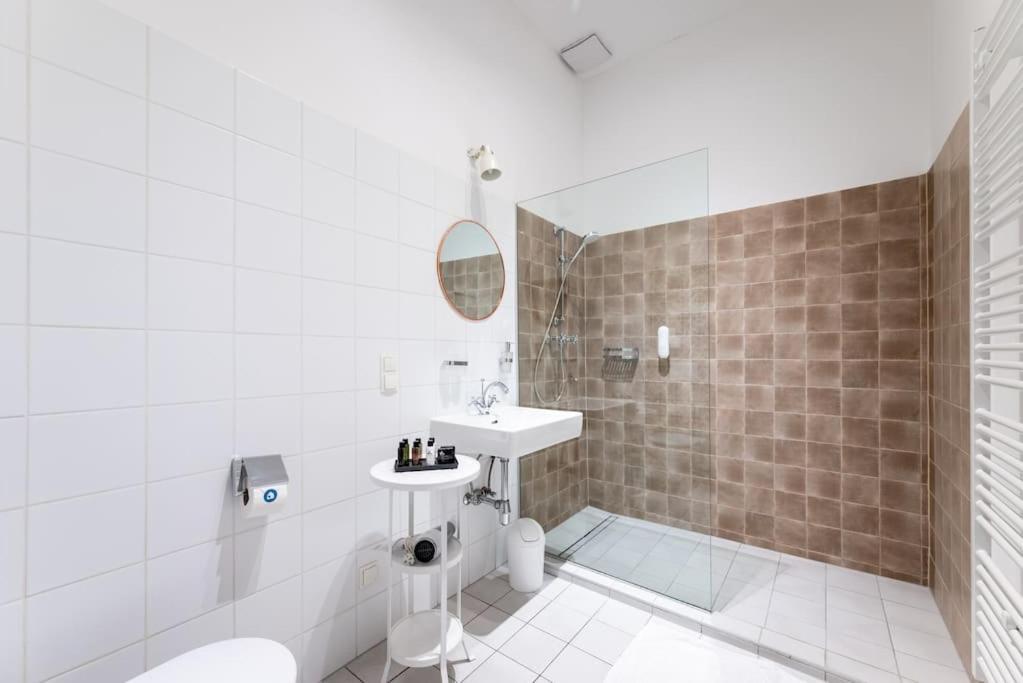 Sleek 1Br Flat Near Center By Hm Apartment Viena Exterior foto