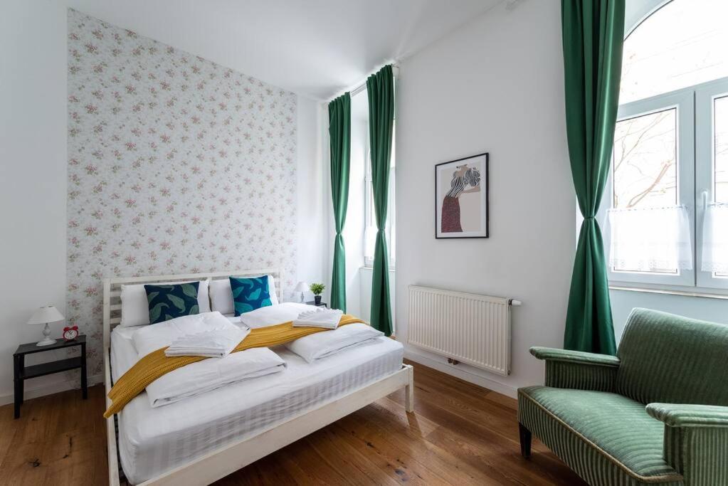 Sleek 1Br Flat Near Center By Hm Apartment Viena Exterior foto