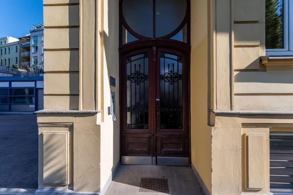 Sleek 1Br Flat Near Center By Hm Apartment Viena Exterior foto